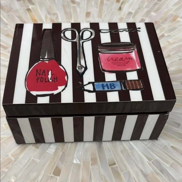 Henri Bendel beauty essentials box - Picture 3 of 9